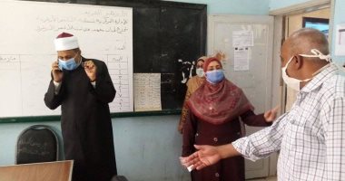 صور.. رئيس منطقة الأقصر الأزهرية يتفقد إمتحانات الشهادة الثانوية بالمعاهد الأزهرية