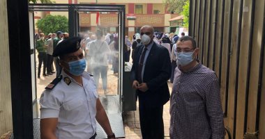 مدير تعليم القاهرة يتفقد لجان الثانوية العامة ويترأس غرفة العمليات.. صور