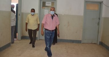 رئيس مدينة إسنا يكشف خطوات تقديم الدعم لكل حالات العزل المنزلى.. صور