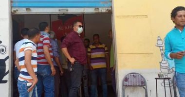 تشميع مقهى على مدخل الزقازيق يعمل بالمخالفة لتعليمات الحظر (صور)