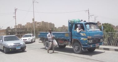 اضبط مخالفة.. بيع كمامات غير مطابقة للمواصفات أعلى كوبرى الملك فاروق بالمنيا