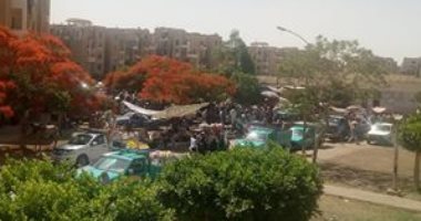 قارئة تشكو الزحام الشديد نتيجة إقامة سوق فى العاشر من رمضان