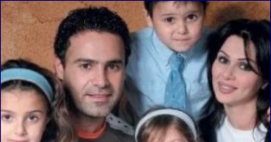 من الذكريات.. عاصى الحلانى فى صورة مع أولاده: المال والبنون زينة الحياة 