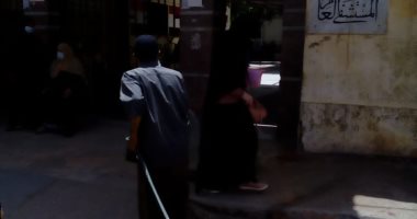 صور.. تعقيم وتطهير المنشآت الشرطية والمستشفى القديم بحى ثانى الزقازيق
