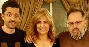 بصور من ألبوم ذكرياته.. محمد محمود عبد العزيز يهنئ والدته بعيد ميلادها