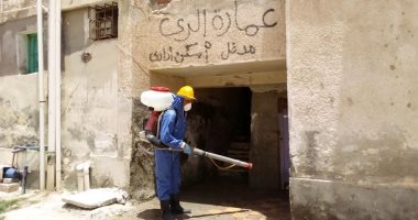 صور.. تعقيم وتطهير منازل حالات تبين إصابتها بفيروس كورونا بشمال سيناء