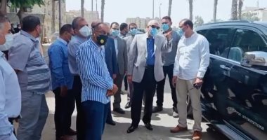 محافظ الجيزة يوجه بسرعة الانتهاء من مشروعات الرصف الجارية