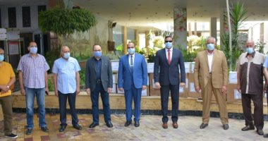 محافظ الدقهلية يتسلم مستلزمات طبية لتوزيعها على مستشفيات التأمين الصحى (صور)