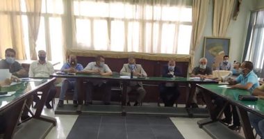 رئيس مدينة المنيا يطالب موظفيه بتقديم الخدمة للجمهور باتسامة ووجه بشوش