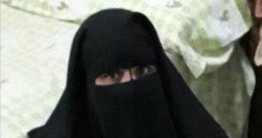 الغسل بالمجان فى زمن الكورونا.. "أم إسلام" من الأقصر متطوعة للغسل لوجه الله