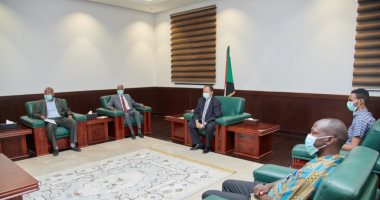 رئيس وزراء السودان: لا خطوط حمراء فى عملية السلام ويجب حل المشكلات بالحوار  