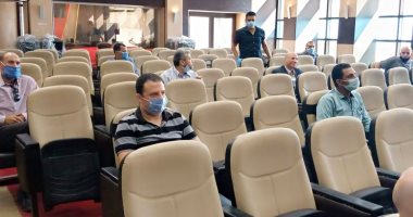 بدء اجتماع أندية القسم الثالث مع أعضاء اللجنة الخماسية باتحاد الكرة.. صور