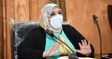 جامعة قناة السويس تكشف تفاصيل الاستعانه بروبوت لتوزيع أوراق الامتحانات على الطلاب