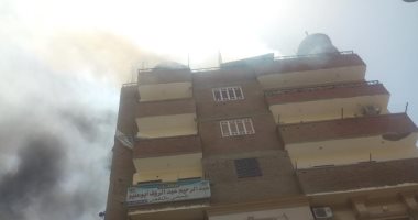 صور.. السيطرة على حريق أعلى عقار مكون من 5 طوابق بطهطا 
