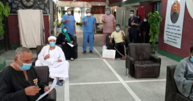 صور .. مستشفى قنا العام يعلن تعافى و خروج 5 حالات جديدة من مصابى فيروس كورونا