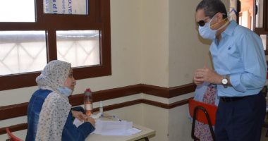 محافظ الغربية يتفقد لجان الثانوية بمدرسة المتفوقين بطنطا