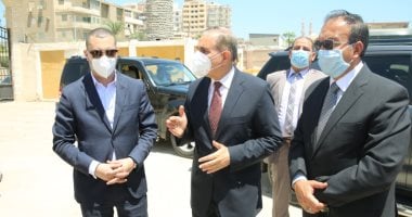صور .. جولة تفقدية لمحافظ كفرالشيخ للإدارة العامة للنظافة والتجميل ومصنع الأعلاف