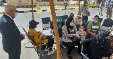 محافظ بورسعيد يلتقى عددا من المواطنين ويؤكد ضرورة الالتزام بالإجراءات الاحترازية
