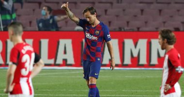 برشلونة يعلن انتقال راكيتيتش إلى إشبيلية بمقابل يصل لـ10.5 مليون يورو