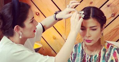 شام تزين شعر والدتها بالياسمين..وأصالة:"وعدتني وصدقت بأنّ تكون مصدر سعادتي"