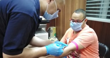 صور.. تحليل فيروس كورونا لموظفى اتحاد التنس