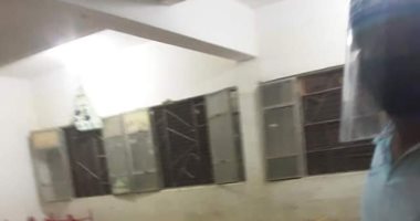 صور.. استمرار أعمال تعقيم لجان الثانوية بالمنيا استعدادا لامتحان الغد