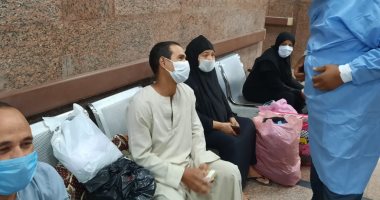 صور.. مستشفى الأقصر العام تشهد خروج 11 حالة جديدة عقب شفائهم من كورونا