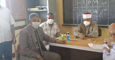 قيادات منطقة الأقصر الأزهرية يتابعون تطبيق الإجراءات الوقائية لطلاب الثانوية