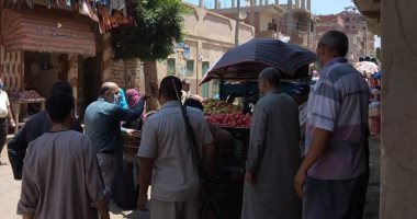 فض سوق قرية صفط جدام بتلا فى المنوفية منعا للتزاحم بسبب فيروس كورونا 