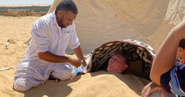 محمود حميدة في مغامرة جديدة تحت الرمال في واحة سيوة.. صور