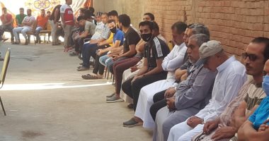 صور.. أهالى قرية ميت عنتر بالدقهلية يشاركون فى عزاء الطالبة ضحية غدر زوجها