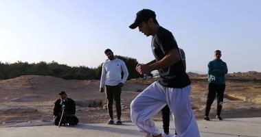 محمود أيوب يحطم ثالث رقم بموسوعة جينيس خلال عام فى تمرين الخطوة الهوائية.. صور