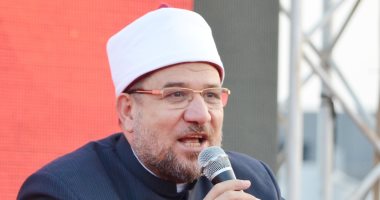 فيديو مديح للحسين بجوار باب الضريح سبب غلق المسجد والتحقيق مع العاملين