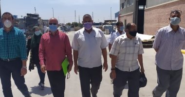 صور.. حملة على مصانع الصالحية الجديدة لمتابعة تطبيق الإجراءات الاحترازية
