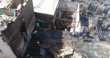 النيابة تكلف خبراء الأدلة الجنائية بفحص موقع حريق مصنع حلويات بمشتول السوق 