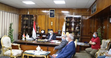 محافظ قنا: استخدام تقنية الصيانة الذكية للطرق الداخلية (صور)