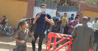 طلاب الثانوية العامة بالأقصر: إمتحان مادة اللغة الإنجليزية سهل وبه نقاط للطالب المتميز