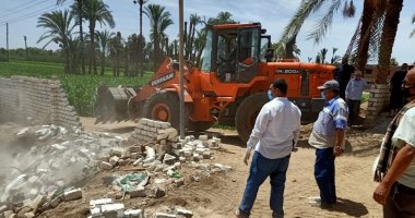 حملات لإزالة مخالفات البناء والتعديات بمراكز أسيوط.. صور 