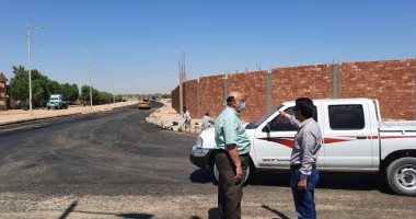 سكرتير مساعد الأقصر يتفقد العمل داخل منطقة البغدادي الصناعية.. صور