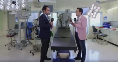 شريف حقى يكشف كيفية إجراء عملية جراحية بالإنسان الآلى لمريض بدولة أخرى