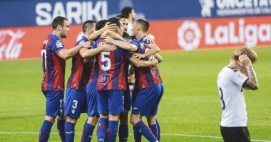 خطأ دفاعى فادح يمنح إيبار الهدف الأول ضد برشلونة بالدقيقة 58.. فيديو