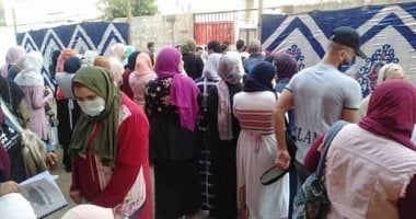 صور .. تكدس طلاب الثانوية العامة أمام لجنة العمار بطوخ