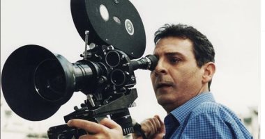 محمود حميدة يستعيد ذكرياته في التصوير بعد مغامرته تحت الرمال