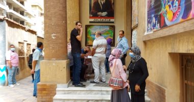 صور.. انتظام لجان الثانوية العامة وفض تجمعات أولياء الأمور بالإسكندرية