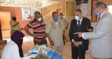 محافظ المنيا يتفقد امتحانات الثانوية العامة: ارتداء الكمامة وتعقيم اللجان ضرورة