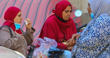 ترقب وانتظار أولياء الأمور أمام لجان الثانوية العامة
