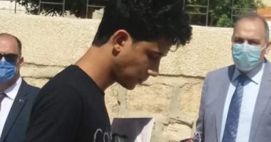 بعد مرور نصف الوقت.. صفحات الغش الإلكترونى تتداول صورا من أسئلة امتحان إنجليزى الثانوية العامة.. "التعليم" تضبط المتسببين وتحيلهم للتحقيق... ونقل طالبة بسيارة إسعاف من لجنتها بمصر الجديدة بسبب رهبة الامتحان