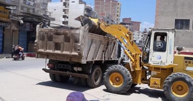 رفع تراكمات القمامة فى حملة نظافة صباحية بالمحلة