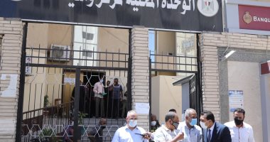 نائب محافظ قنا: تفعيل النداء الآلى بالمركز التكنولوجى لخدمة المواطنين (صور)