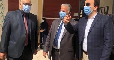 صور ..نائب محافظ الإسماعيلية يحيل ملاحظ للتحقيق بسبب "المحمول"